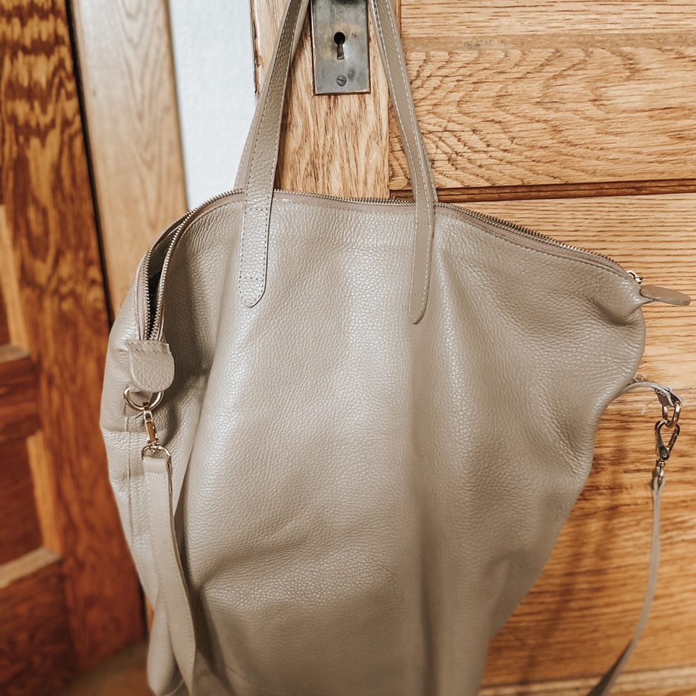 Cuyana Oversized Carryall Tote